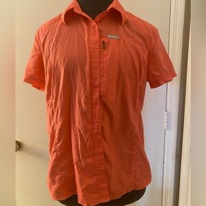 Columbia womens Omni shade coral short sleeve. Size L